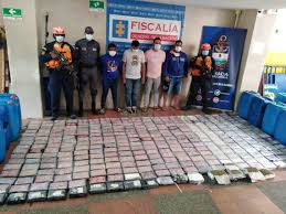 Su certificado no aparece en la base de. Luis Emilio Velutini Venezuela Biografia Wikipedia Portugues Venezolanos Cayeron En Colombia Por Transportar Mas De 300 Kilos De Cocaina En Una Lancha Entornointeligente
