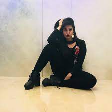 100,000+ subscribers · 7,000,000 app downloads · alerts & monitoring Yashika Sharma Photos Facebook