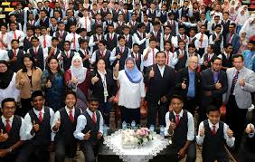 Berikut merupakan maklumat iklan kerja kosong yang ditawarkan oleh majikan terlibat. 95 Peratus Pelajar Permatapintar Ikuti Pengajian Stem