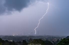 Orage download for linux (apk, deb, rpm, tgz, txz). L Image Le Puissant Orage Qui A Frappe Lyon Mardi Soir Immortalise Par Une Sublime Photo Actu Lyon