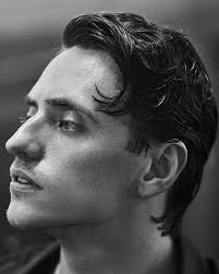 Sergei polunin caused shock waves when, at the age of 22 and with the world of dance at his feet, he walked out of the royal ballet. Sergei Polunin Klassiker Ballett