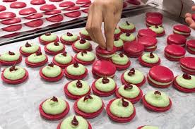 Paris Patisseries The Pastries Pastry Shops Of Paris Bakery Cakes Pastry Shop Cookie Decorating