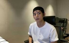 「 claire ⁷ 」‏ @btstranslation7 5 may 2020. Taehyung Vlive In 2020 Kim Taehyung Bts Taehyung Taehyung