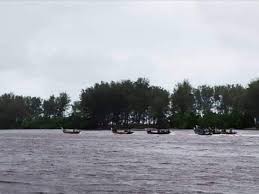 Itulah yang berlaku ke atas sepasang suami isteri yang terselamat selepas kereta yang dinaiki mereka hilang kawalan lalu merempuh sebatang pokok di jalan bako di sini semalam. Berpantang Maut Sebelum Ajal