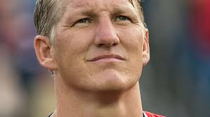 Football world champion with @dfb_team former player of @fcbayern, @manutd & @chicagofire expert at @sportschau. Bastian Schweinsteiger Postet Harmlos Scheinendes Bild Fans Sturzen Sich Auf Detail Geisteskrank People