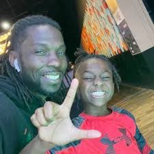 Houston Shaw's Instagram, Twitter & Facebook