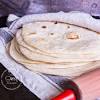 Estos son algunos de los comentarios habituales que se suelen oír en este local en referencia a esta lavandeira que cada día todos pensaban que era hembra porque cuando anida, lola (o lolo) acude con las crías, les da a conocer la tortilla de javier. 3