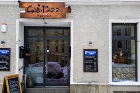 Gallo matese is a comune in the province of caserta in the italian region campania, located in a valley near the matese apennines chain and. Ein Italiener Wie Das Westend Gut Und Gemutlich Essen Im Gallo Pazzo Mit Vergnugen Munchen