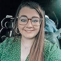 Nikki Winters's Instagram, Twitter & Facebook