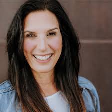 When speech pathologist Vanessa Abraham began to feel ill in 2019, she  thought she had a bad case of the flu. She was exhausted and her body  ached. Her voice was raspy.