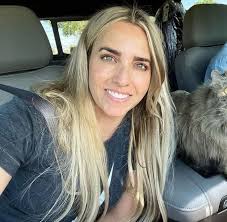 I will be happy to get a rose 🌹🌹 from the fan that love's me