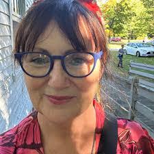 Patti Metz's Instagram, Twitter & Facebook