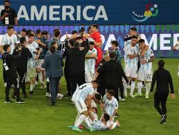 Argentina, con gol de ángel di maría, venció a brasil en el mítico maracaná y se quedó con la copa américa 2021. Lyntj1uwevu6am