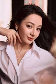 MIKIMOTO Global Brand Ambassador, Dilraba gracefully showcases the timeless  elegance of Mikimoto Pearls. #MIKIMOTO #Dilraba #迪麗熱巴 Visit:  www.mikimoto.com