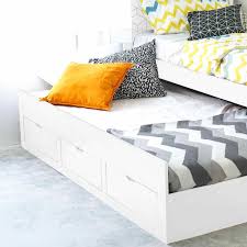 Ce type de lit est plusieurs de nos banquettes ou lits d'appoint sont équipés de tiroirs ou autres rangements pour la. Mobilier Deco