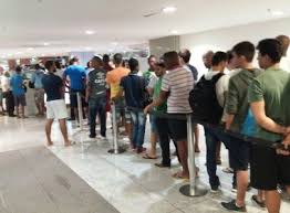 Para coroar a nossa grande participação no baianão 2020, nosso capita, waguinho foi escolhido o melhor volante da competição através de votação popular no site bahia esportiva ️💛💚. Bahia Noticias Esportes E C Bahia Bahia X Sport Com Grandes Filas Venda De Ingressos Em Pontos Fisicos E Iniciada 18 05 2017