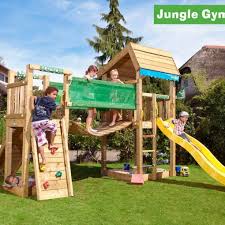 Pentru amenajarea locurilor de joaca pentru copii, pe langa pardoseli profesionale, indfloor group va propune echipamente speciale, sigure pentru cei mici. Home Echipamente De Joaca Din Lemn Pentru Gradina Dvs Jungle Gym