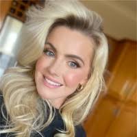 Loryn Johnson's Instagram, Twitter & Facebook