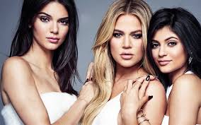 Kylie kristen jenner (born august 10, 1997) is an american media personality, socialite, model, and businesswoman. Herunterladen Hintergrundbild 4k Kylie Jenner Kendall Jenner Khloe Kardashian 2018 Beauty The Kardashians Season 14 Hollywood Fur Desktop Kostenlos Hintergrundbilder Fur Ihren Desktop Kostenlos
