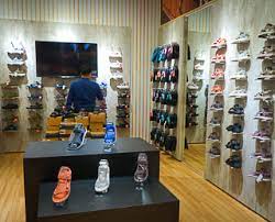 They have a rugged design, durable materials the original teva sports sandal emerged straight from the shores of the grand canyon. Teva Mid Valley Megamall