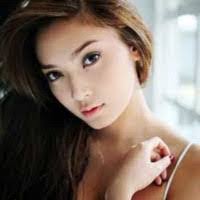 Elizabeth Kinser's Instagram, Twitter & Facebook