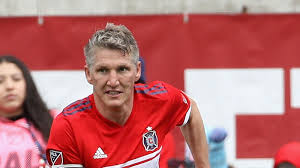Über den tsv 1860 rosenheim, für den er von 1992 bis 1998 spielte, kam er 1998 in die. Schweinsteiger Trainiert Wieder Beim Fc Bayern Fussball News Sky Sport