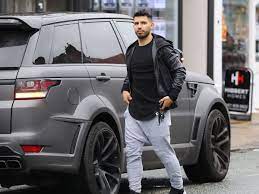 Le nouveau land rover defender. Man City Striker Sergio Aguero Involved In Car Accident Manchester Evening News