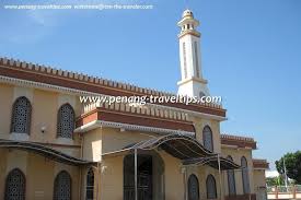 La distanza tra la moschea e la mecca è 8590,13 km nord ovest. Masjid Sembilang Seberang Jaya Masjid House Styles Mansions