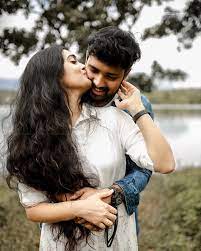 Kerala Wedding Styles On Instagram Send Or Tag Ur Ph Pre Wedding Photoshoot Outdoor Wedding Photoshoot Poses Indian Wedding Photography Poses