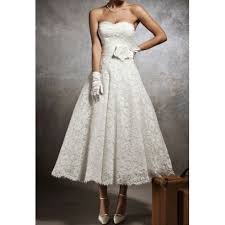 Entre robes longues et robes courtes, avec ou sans manches, simples ou plus complexes, il vous sera facile de trouver le modèle idéal. Robe De Mariee Mi Longue En Dentelle