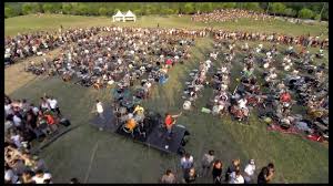 Learn to fly is one of the band's most successful and recognised singles, including being their first modern rock #1 song on the billboard charts. Learn To Fly Foo Fighters Rockin 1000 Official Video Youtube