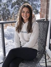 So che la maggior parte di voi passerà perché non ho nulla che vi attragga,  non mi piace postare foto mezze nude come fanno alcune donne. Non mi sento  speciale o roba