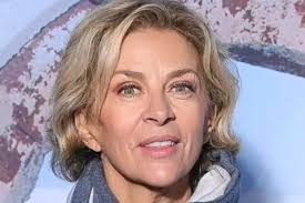 Corinne Touzet se confie : Sa fille, son essentiel et leurs voyages secrets ! - Imagen principal del artículo