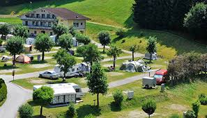The campsite has a playground and an indoor playground. Campingplatz Achenwald Alle Campingplatze Und Alle Anbieter Auf Jetcamp Com