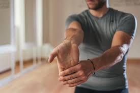 La seule différence est que vous allez déplacer votre corps d'avant en arrière au lieu de. Cinq Exercices Pour Se Muscler Les Avant Bras L Equipe