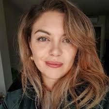 En las organizaciones, es esencial trabajar como equipo para alcanzar un…