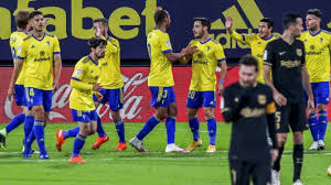 Watch from anywhere online and free. La Liga Barcelona Lose To Cadiz Atletico Madrid Go Top Of Table Trending Studio