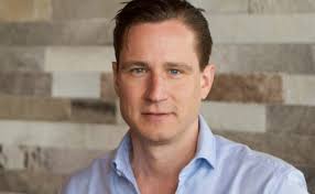 Real I.S. vergrößert Vertriebsteam