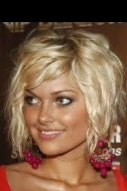 Carre Ondule Avec Frange Carre Frange Ondule Painado Painados Peinadosdefiesta Peinadosrecogidos Short Hair Styles Short Curly Hair Curly Hair Styles