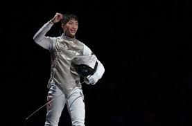 張振朗（英語： owen cheung chun long ，1987年7月20日 － ），香港男演員，現為無綫電視經理人合約藝人 。 他畢業於香港知專設計學院及第25期無綫電視藝員訓練班，於《萬千星輝頒獎典禮2019》中獲得「飛躍進步男藝員」，並於《萬千星輝頒獎典禮2020》憑劇集《反黑路人甲》「高彬」一角獲得「最受. 5pk1wpvosyjgjm