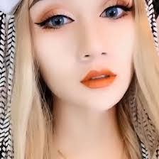 Julie Andreas's Instagram, Twitter & Facebook