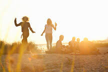 Favorite part of bournemouth by far für southbourne beach. Six Adult Friends Partying At Sunset On Bournemouth Beach Dorset Uk Stockphoto