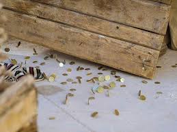 Free Bible Images Of Jesus Cleansing The Temple By Overturning The Money Changers Tables And Drivin Jesus Cleanses The Temple Money Changers Free Bible Images