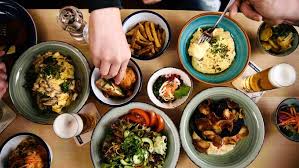 Leberwurst und mettwurst sich auf den rievkoche befinden. 11 Restaurants Die Kolsche Kost Liefern Oder Als Take Away Anbieten Mit Vergnugen Koln