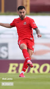 He is 30 years old and is a scorpio. Jiloan Hamad