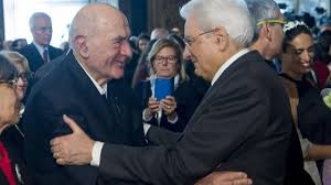 Sami modiano, oggi 89enne, fu deportato con la famiglia dall'isola di rodi in grecia quando di anni ne aveva appena 13. Shoah Onoreficenza Al Quirinale A Sami Modiano Mattarella Grati Per Testimonianza Perche Non Accada Mai Piu La Repubblica