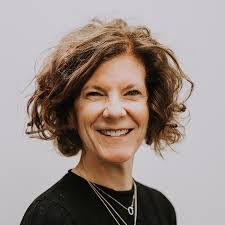 Lisa Barron's Instagram, Twitter & Facebook