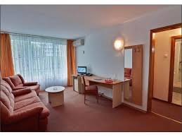 Hotelul este format din 68 camere duble si 4 apartamente toate de lux si foarte spatioase. Hotel Balada Tel 024175