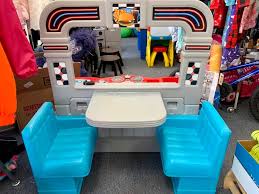 Είναι συνδυασμός κουζίνας και πάγκου φαγητού με. Good As New Step 2 Retro 50 S Diner With Some Facebook