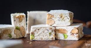 Nougat Maison Recette En 2020 Nougat Recette Recette Et Recettes Sucrees
